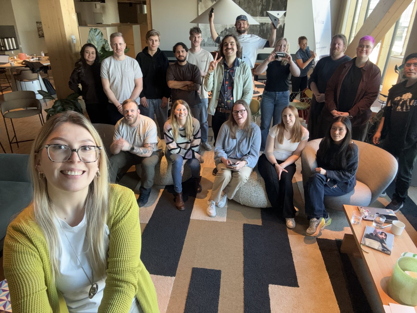Group photo of the participants on the sofas